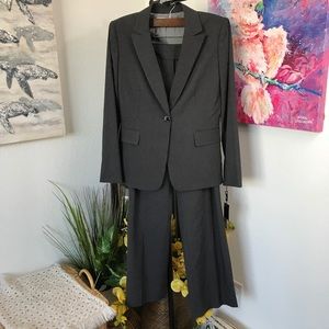 Tahari Edmund Grey/White Pantsuit NWT